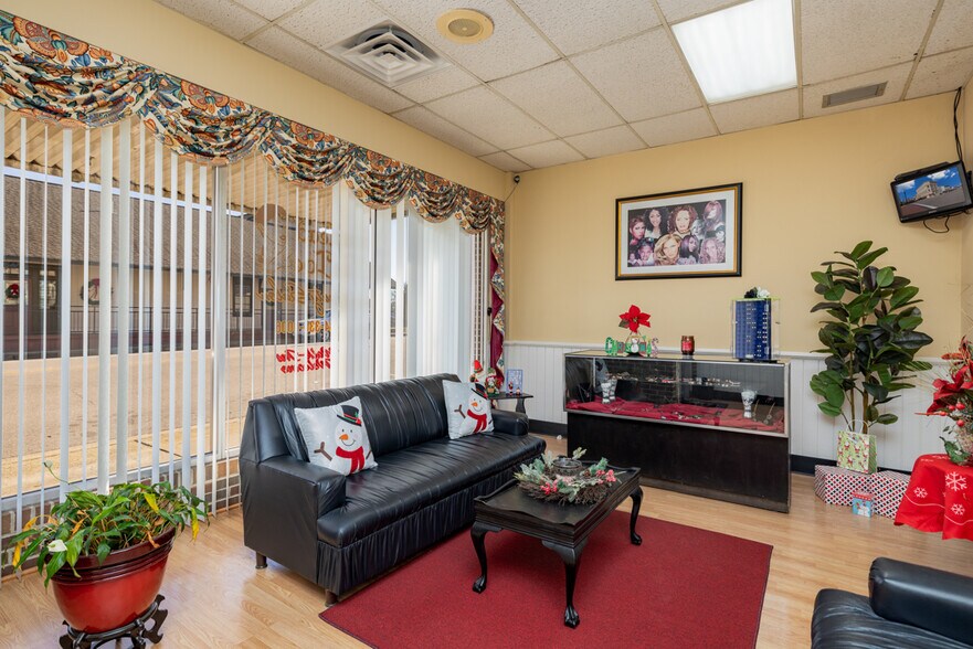 More Photos Of 401 Halifax St, Emporia Office For Sale