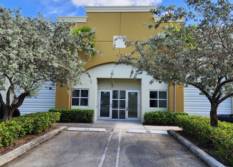 More Photos Of 2061 NW 112th Ave, Miami Light Distribution For Lease