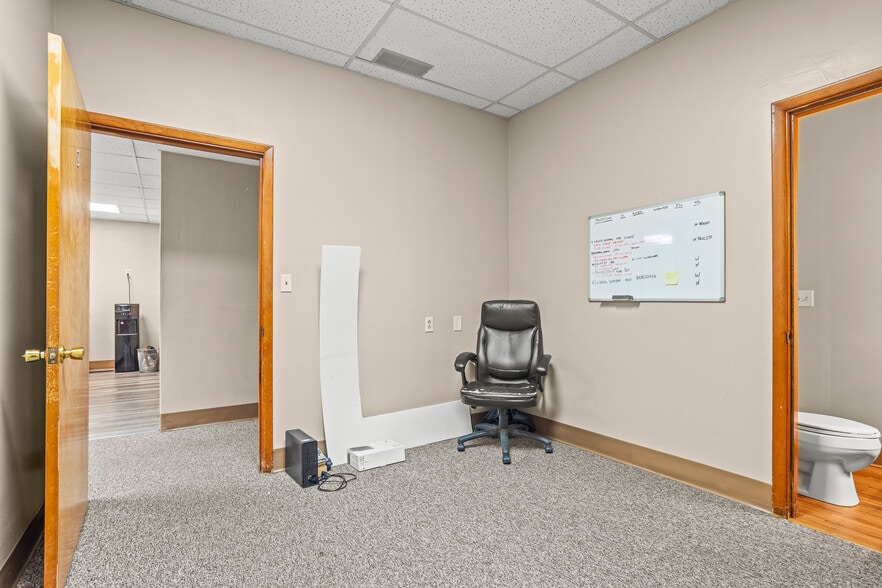 More Photos Of 105 Sycamore St, Medway Medical For Sale