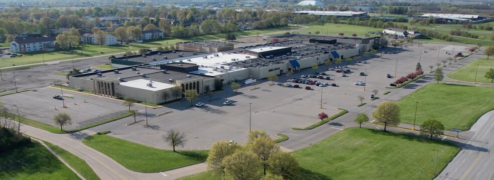 More Photos Of 550 S Gear Ave, West Burlington Storefront For Sale