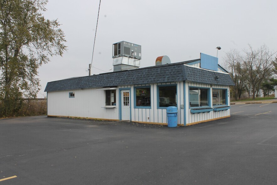 More Photos Of 408 E Comanche Ave, Shabbona General Retail For Sale