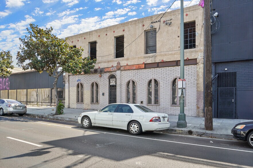More Photos Of 3310 S Main St, Los Angeles Warehouse For Lease