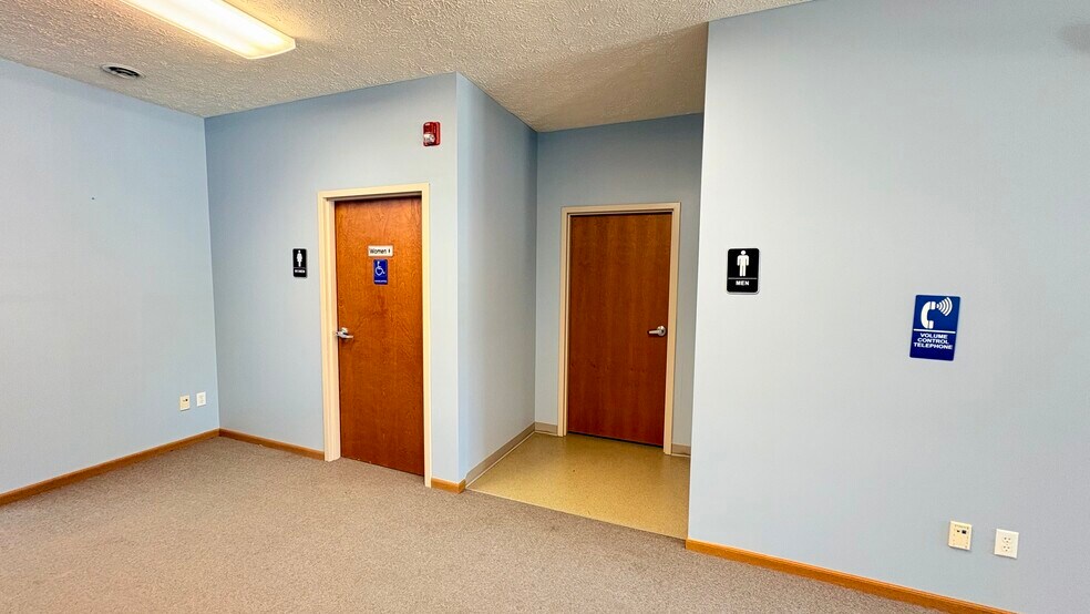More Photos Of 1007 Mill Pond Ln, Greencastle Office For Lease