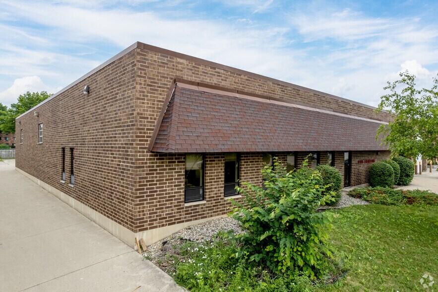 More Photos Of 294 Commonwealth Dr, Carol Stream Industrial For Sale