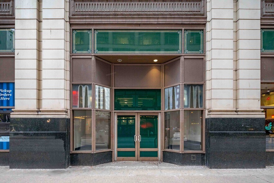 More Photos Of 1 N State St, Chicago Office Residential For Sale