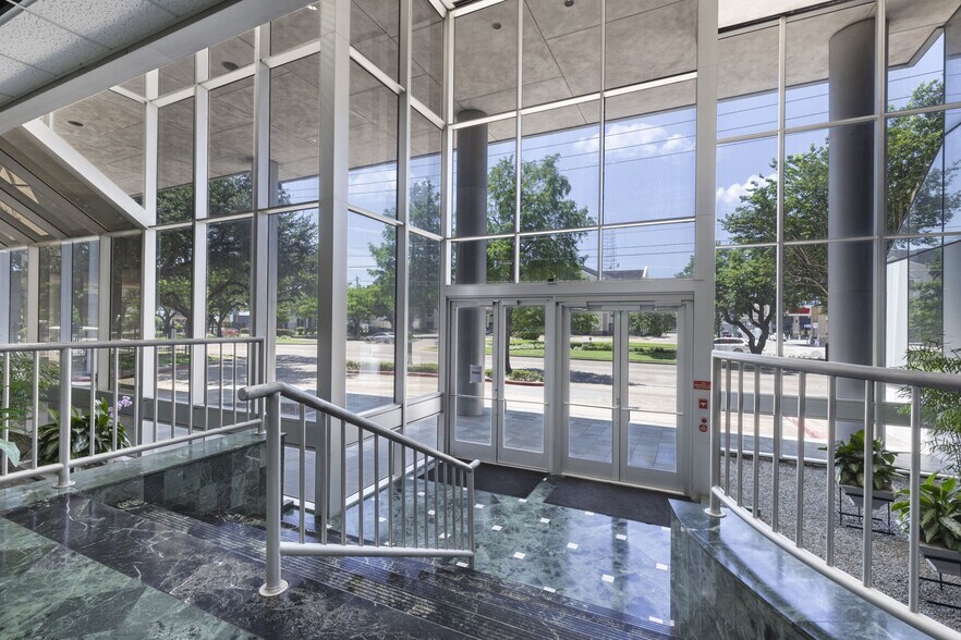 More Photos Of 6222 Richmond Ave, Houston Office For Sale