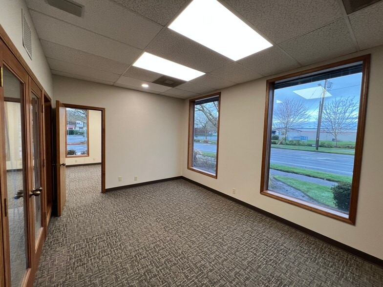 More Photos Of 1925 Bailey Hill Rd, Eugene Office For Lease