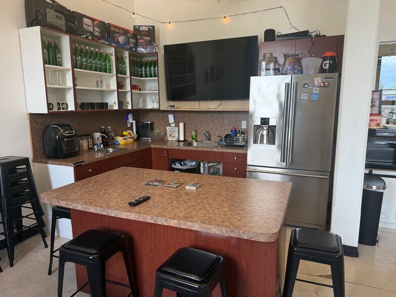 More Photos Of 70 Outwater Ln, Garfield Manufacturing For Lease