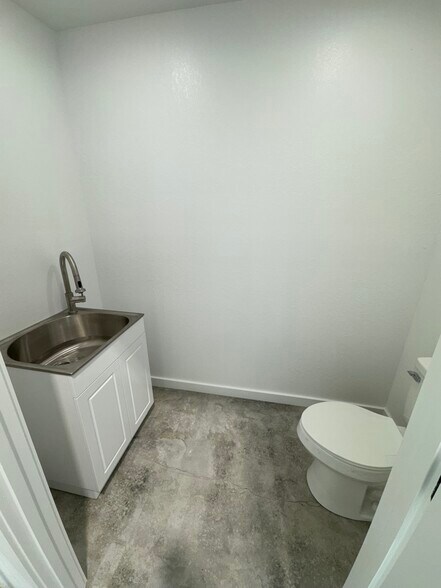More Photos Of 116 College Rd, Pineville Light Distribution For Lease
