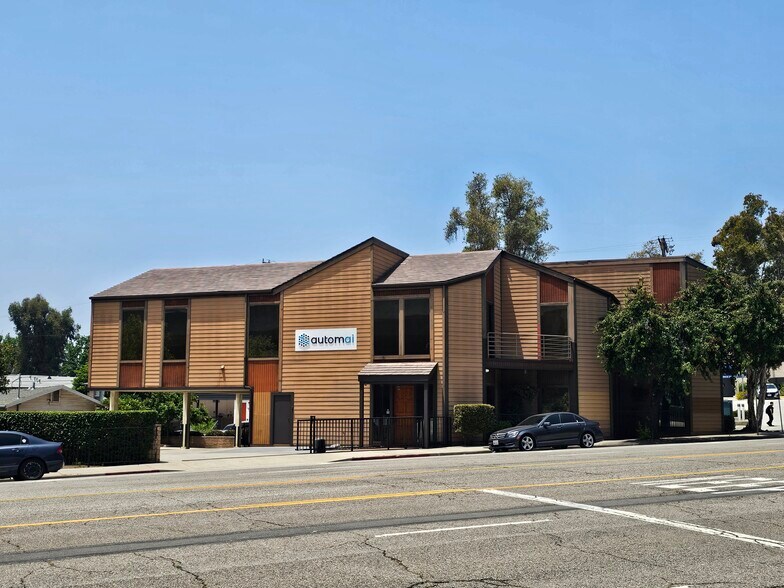Primary Photo Of 2910 W Broadway, Los Angeles Office Residential For Lease