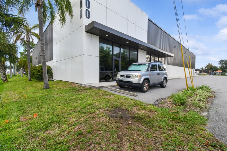 More Photos Of 11800 31st Ct N, Saint Petersburg Warehouse For Lease