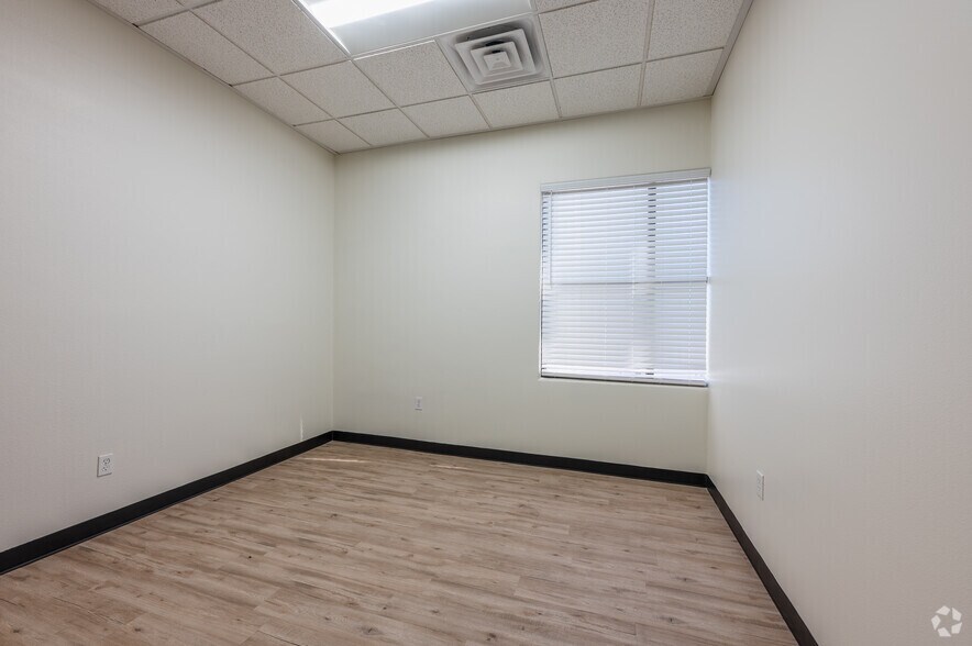 More Photos Of 9555-9595 S Eastern Ave, Las Vegas Unknown For Lease