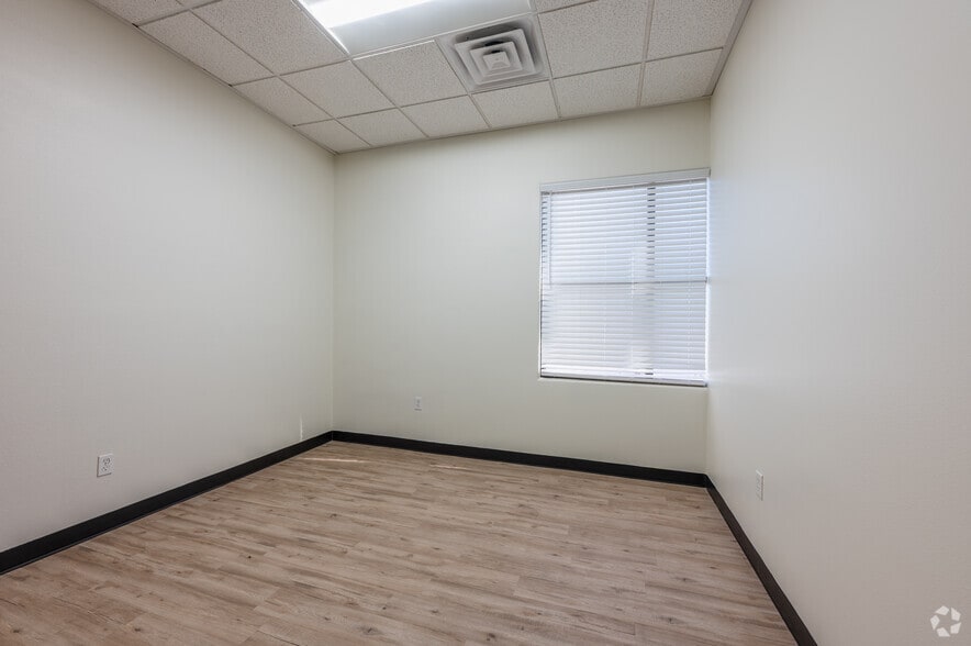 More Photos Of 9555-9595 S Eastern Ave, Las Vegas Unknown For Lease