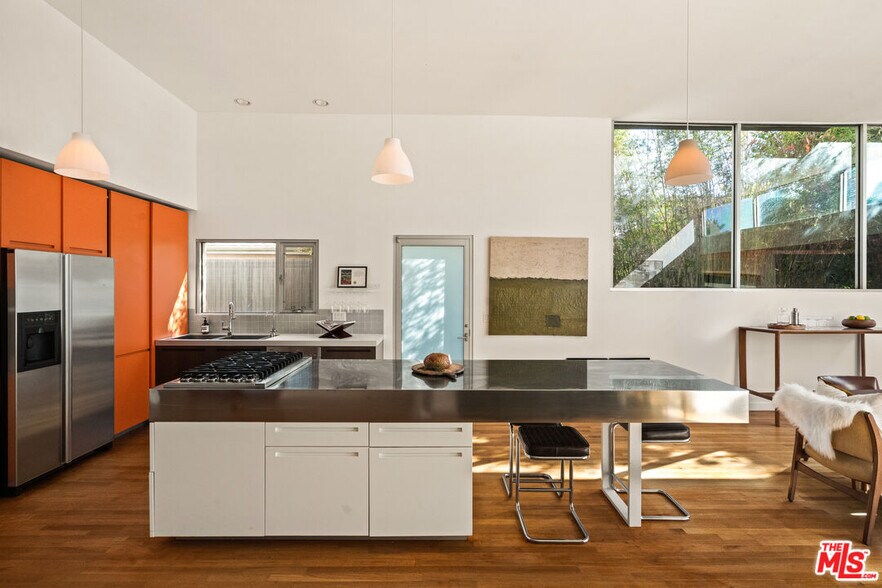 More Photos Of 1076 Palms Blvd, Venice Apartments For Sale