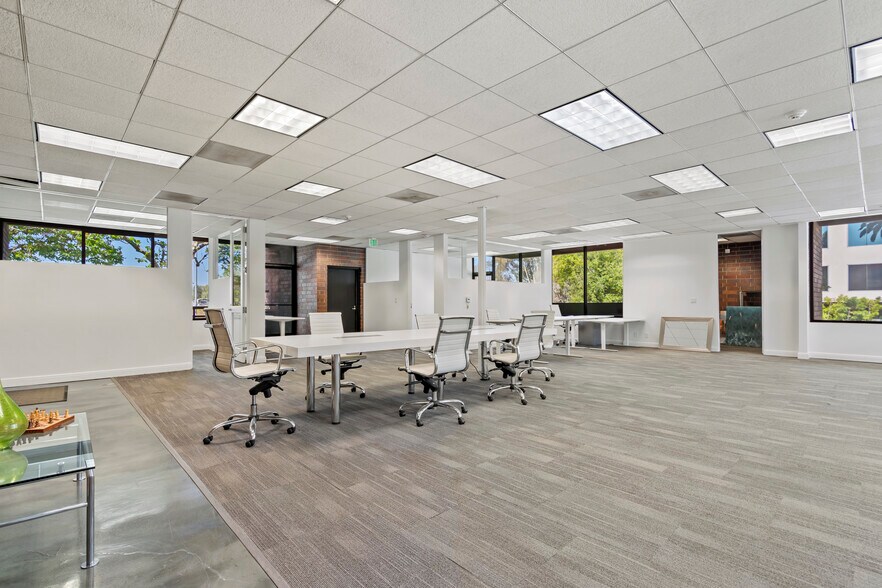 More Photos Of 7 Upper Newport Plaza Dr, Newport Beach Office For Sale
