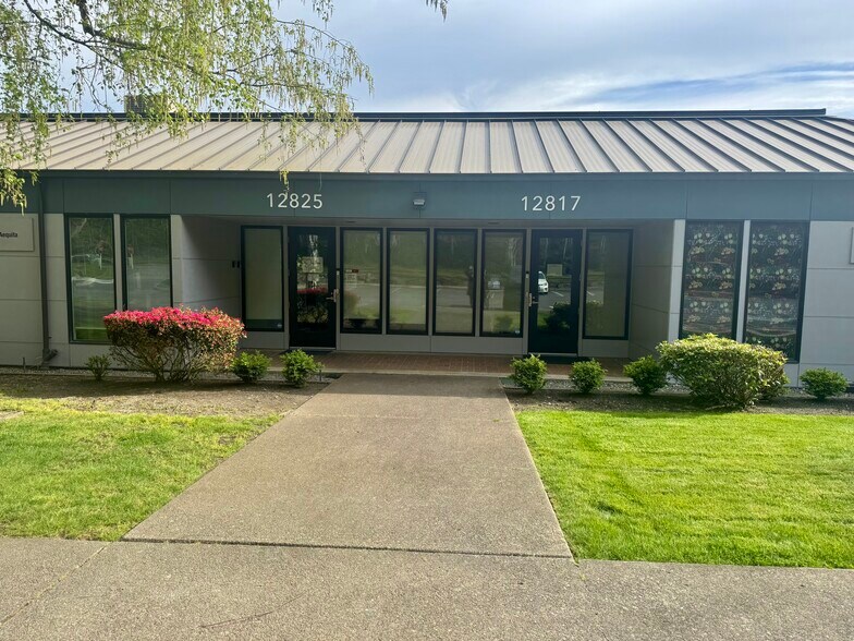 Primary Photo Of 12815-12931 NE 126th Pl, Kirkland Warehouse For Lease