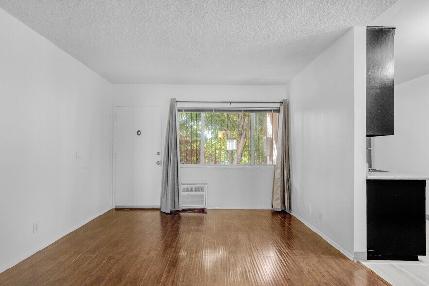 More Photos Of 12256 Riverside Dr, Valley Village Apartments For Sale