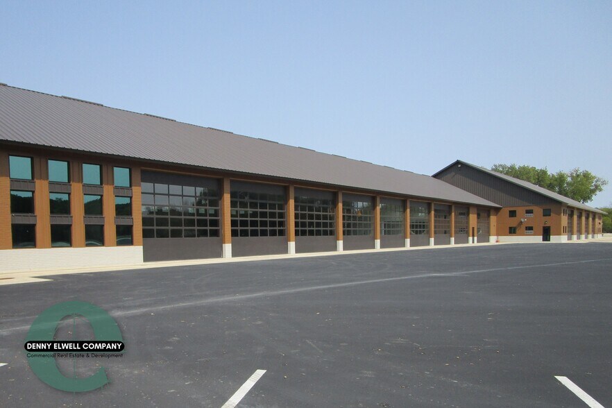 More Photos Of 18720 Highway D20, Alden Flex For Lease