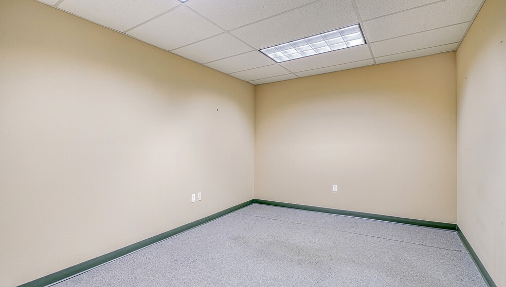More Photos Of 7316-7320 Delainey Ct E, Sarasota Office Residential For Sale
