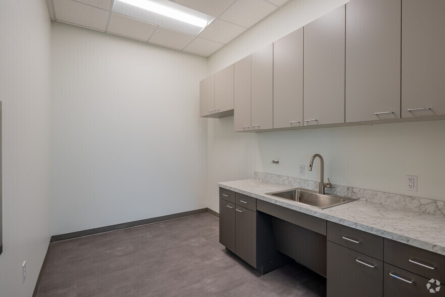 More Photos Of 2806 W Bitters Rd, San Antonio Office For Lease