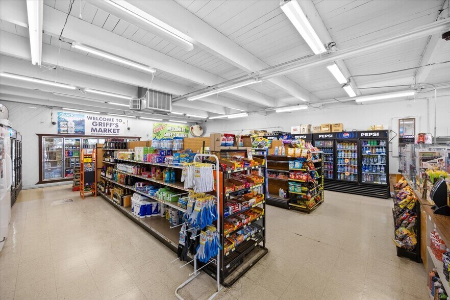 More Photos Of 4432 Carnes Rd, Roseburg Convenience Store For Sale
