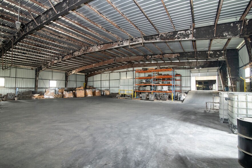 More Photos Of 400 E Vickery Blvd, Fort Worth Warehouse For Lease