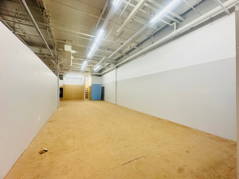 More Photos Of 50 Schmitt Blvd, Farmingdale Warehouse For Lease