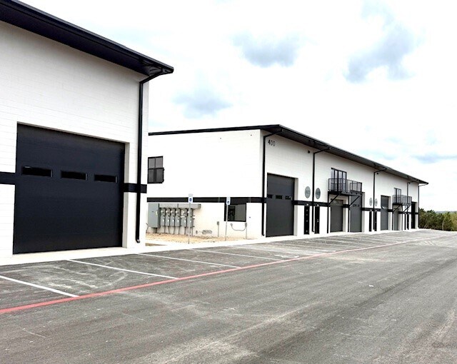 More Photos Of 15431 Fitzhugh Rd, Dripping Springs Showroom For Sale