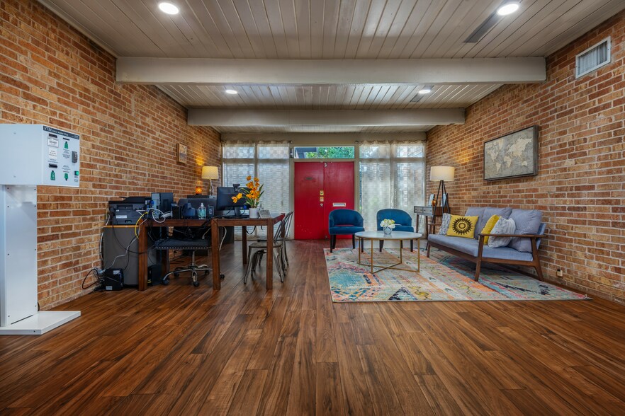 More Photos Of 3102 Hillcrest Dr, San Antonio Multifamily For Sale