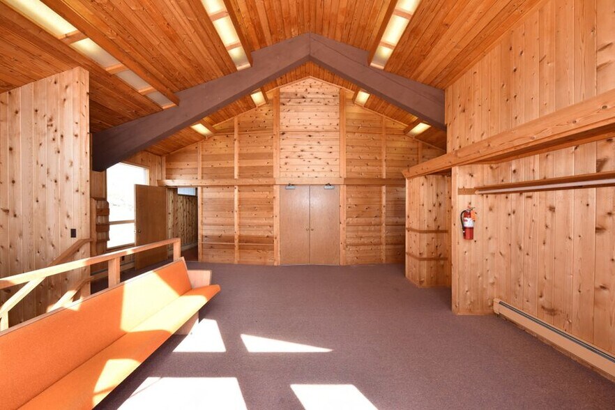 More Photos Of 1425 E Monroe Ave, Hartford Flex For Sale