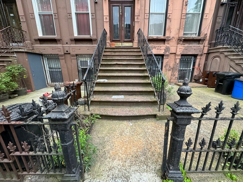 More Photos Of 128 Hancock St, Brooklyn Apartments For Sale