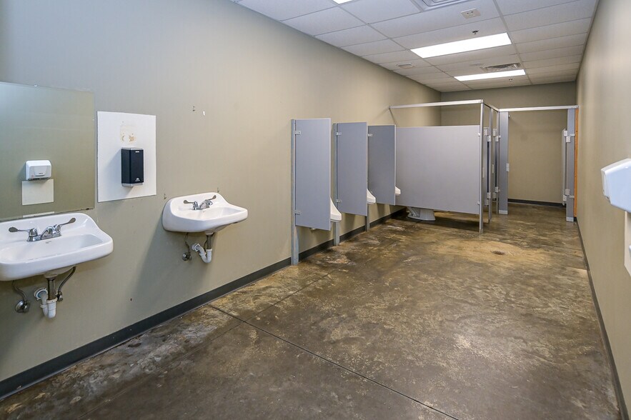 More Photos Of 4100 AL Highway 69, Guntersville Sports And Entertainment For Sale