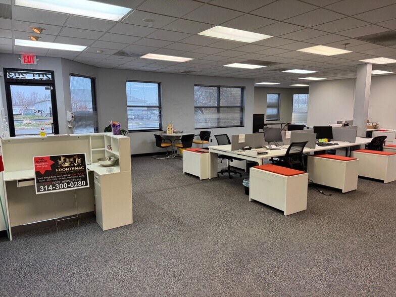 More Photos Of 201-205 Hughes Ln, Saint Charles Industrial For Lease