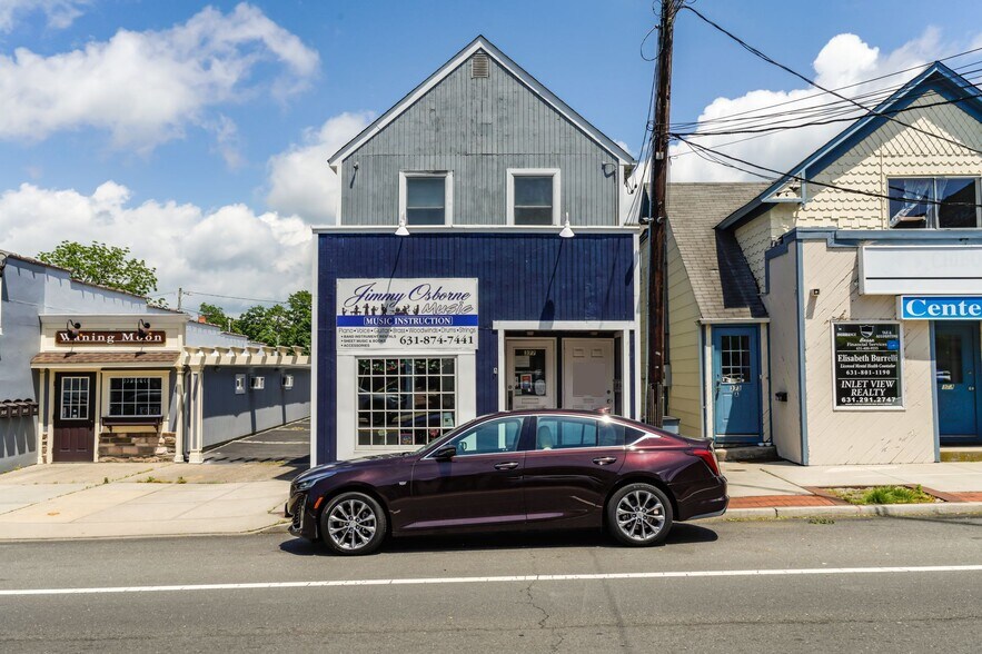 More Photos Of 377 Main St, Center Moriches Storefront Retail Office For Lease