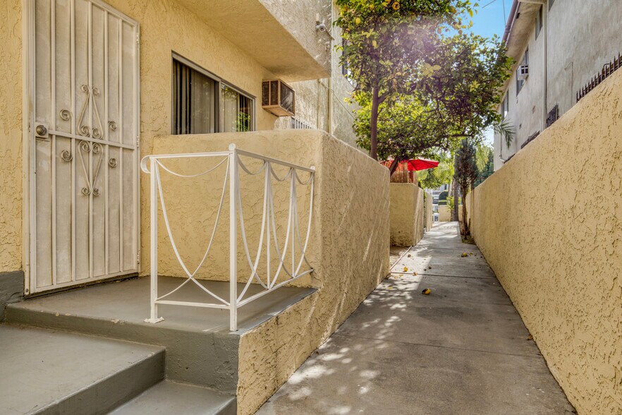 More Photos Of 1133 S Spaulding Ave, Los Angeles Apartments For Sale