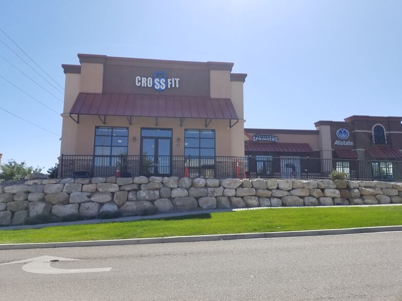 More Photos Of 25 N Hillcrest Dr, Saratoga Springs Storefront For Lease