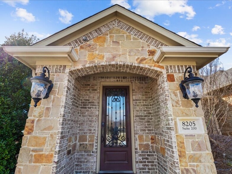 More Photos Of 8205 Mid Cities Blvd, North Richland Hills Office For Lease