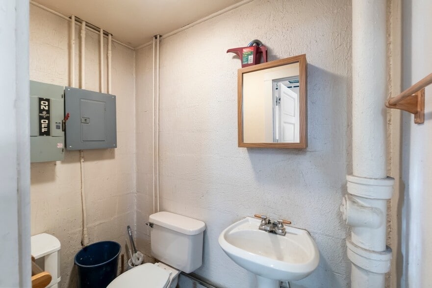 More Photos Of 1004 5th Ave, Charles City Specialty For Sale