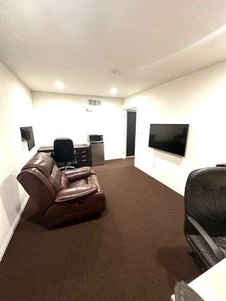 More Photos Of 2911-2943 Sammy Davis Jr Dr, Las Vegas General Retail For Lease