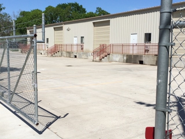 More Photos Of 8561 Rayson Rd, Houston Warehouse For Lease
