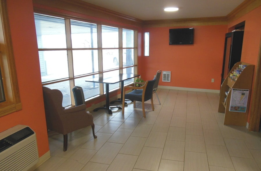 More Photos Of 533 N Marquette Rd, Prairie Du Chien Hotel For Sale