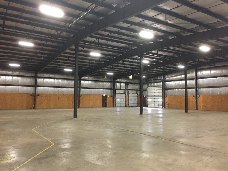 More Photos Of 11313 Smith Dr, Huntley Warehouse For Lease