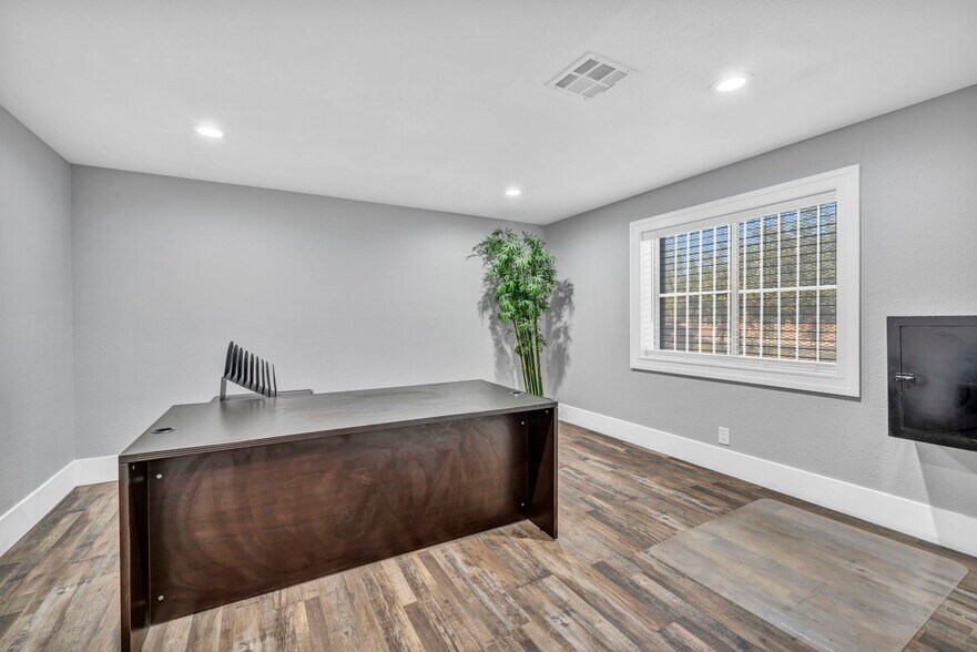 More Photos Of 9275 S Jones Blvd, Las Vegas Industrial For Sale