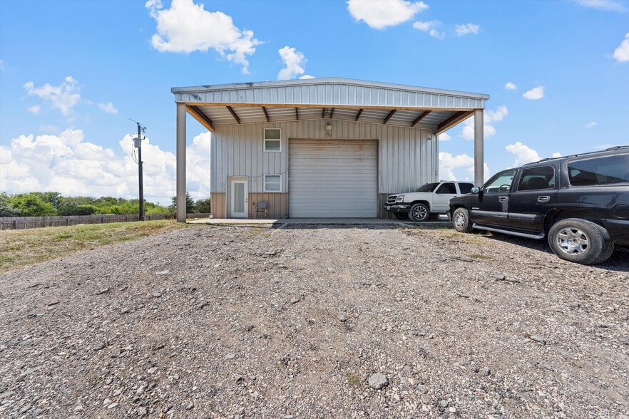 More Photos Of 330 Elco Ln, China Spring Warehouse For Lease