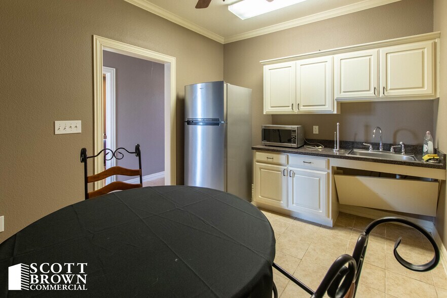 More Photos Of 860 Hebron Pky, Lewisville Office For Lease