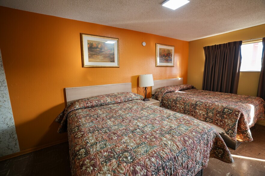 More Photos Of 205 E Broadway St, Fritch Hotel For Sale