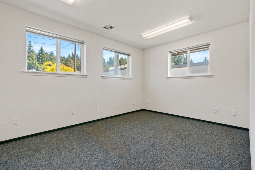 More Photos Of 1068 Market Blvd, Chehalis Office For Sale