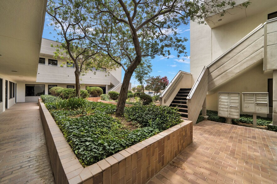 More Photos Of 1672 W Avenue J, Lancaster Medical For Lease