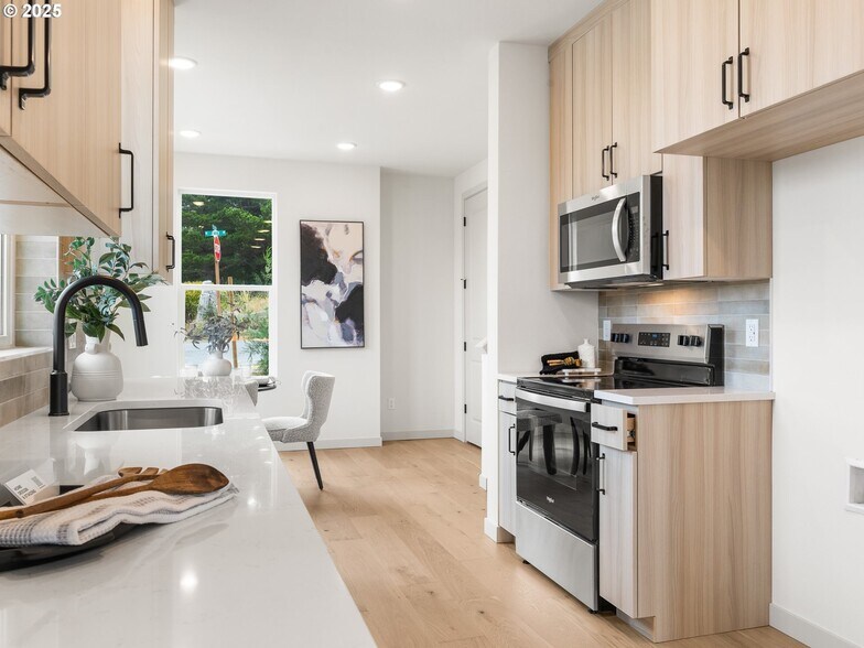 More Photos Of 305 Jetty ave, Lincoln City Multifamily For Sale