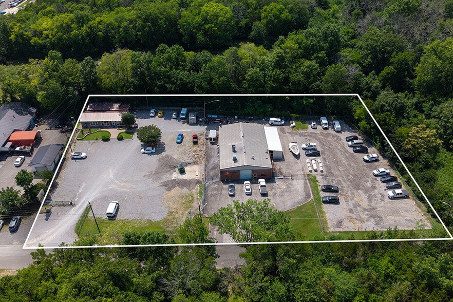 Primary Photo Of 103-107 Mallard Dr, Hendersonville Warehouse For Sale